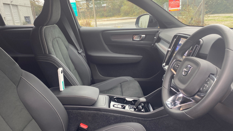 Volvo XC40 2.0 B3P Plus Dark 5dr Auto Petrol Estate